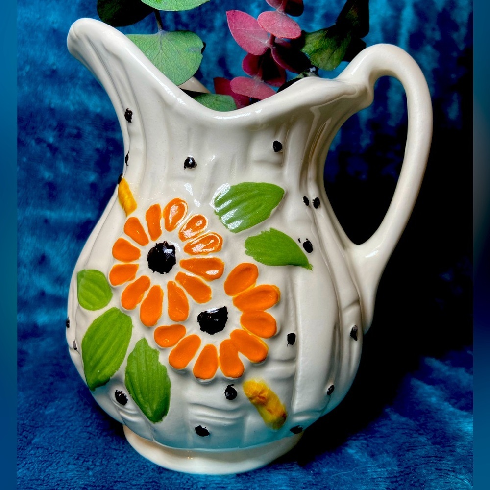 Vintage Ribbed Ceramic Glazed Finished Hand-Painted Vase with Handle. 5.5” tall